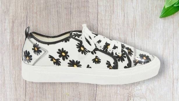 Daisy Bravo  Sneakers by Matisse 8.5