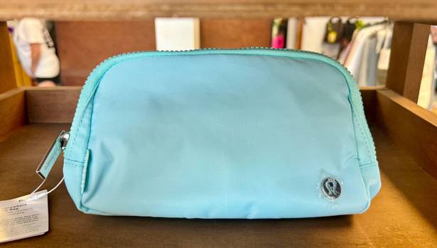 Lululemon Athletica Everywhere Belt Bag 1L