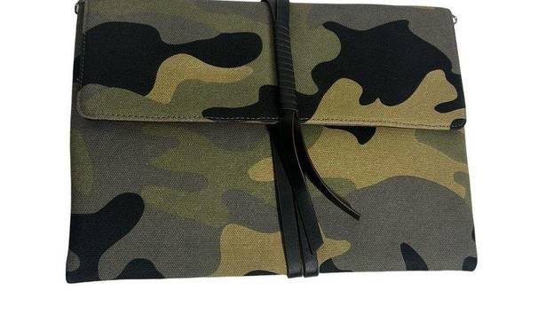 Stella & Dot  Bellamy Camo Green Clutch