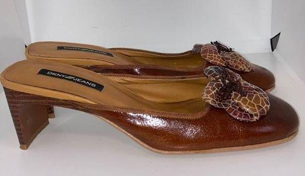 DKNY  Jeans Brown Leather Heels Mules Croco Flower Accent 5.5 Vintage 90’s Y2K