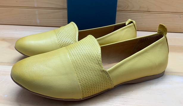 Bueno NIB  YELLOW KATY LEATHER FLATS SZ 39 (9)