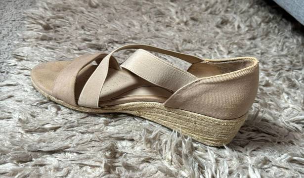 Life Stride Beige Wedges