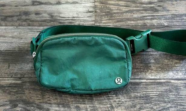 Lululemon  everywhere belt bag