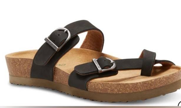 EastLand Women’s Tiogo Buckle Strap Thong Sandal size 9 medium Black