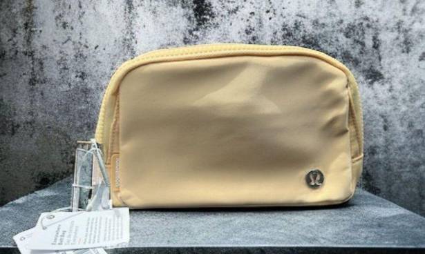 Lululemon Everywhere Belt Bag Golden Sand NWT