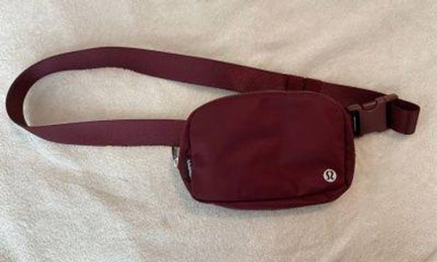 Lululemon Everywhere Belt Bag