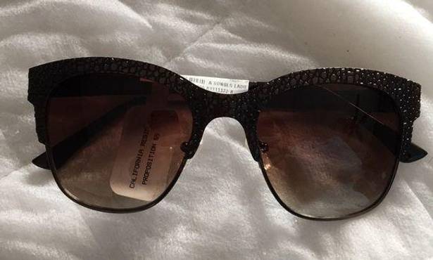 Ellen Tracy New  Cat's Eye Reptile Look Sunglasses