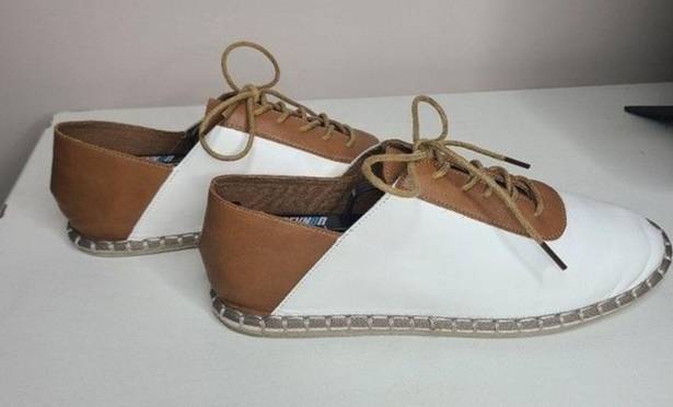 Roolee  On The Grass Lace-up Tenny-White-Size 7.5‎