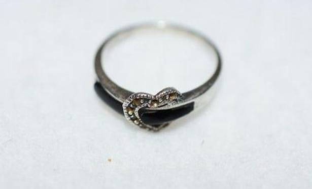 Onyx Rare Vintage .925 Silver stamped 70's Thin Black  Inlay Heart Ring Size 8