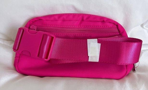 Lululemon Everywhere Belt Bag Sonic Pink 1L