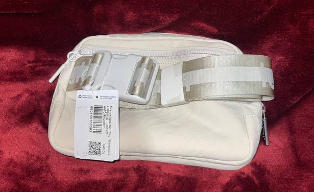 Lululemon Everywhere Belt Bag Wordmark White Opal