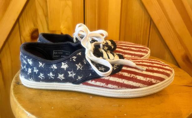 Capelli New York Women's  Size 6 American Flag Patriotic Casual Sneakers Shoes