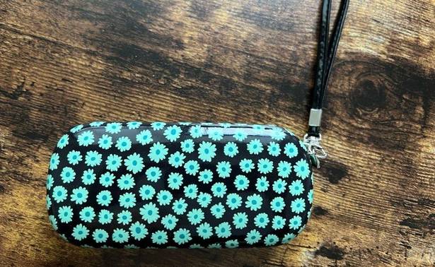 Kensie  | hard shell eyeglass case.