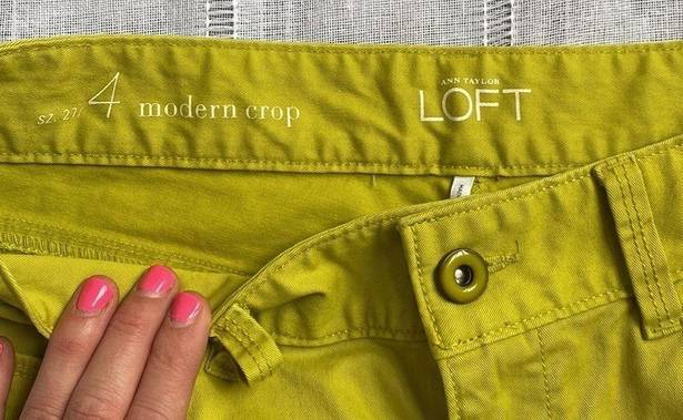 The Loft NWT Anny Taylor modern crop pants in bright green.