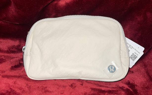 Lululemon Everywhere Belt Bag Wordmark White Opal