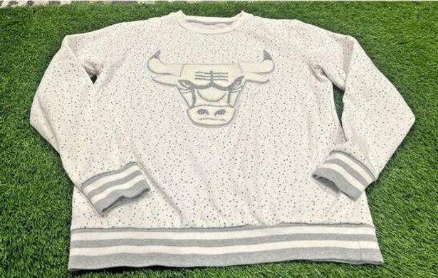 Nba  Chicago Bulls Vintage Womens White Logo Sweatshirt Medium