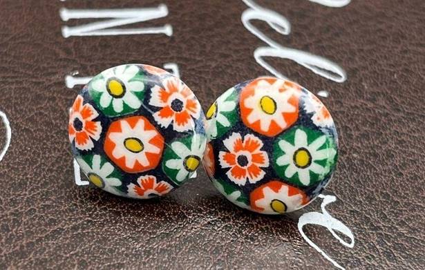 Daisy Vintage 1960s Retro White  Floral Cabochon Stainless Steel Earring Studs