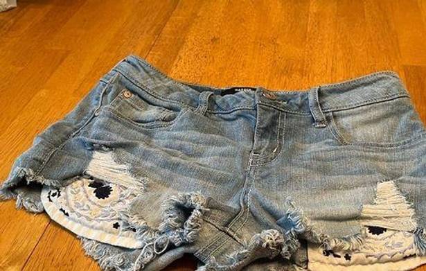 Harper  High Waisted denim shorts with embroidered pockets, size 27.