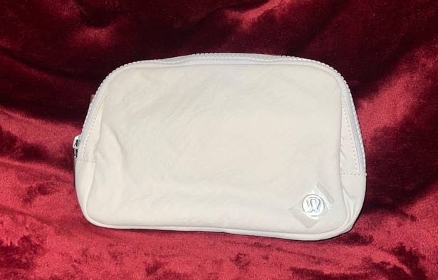 Lululemon Everywhere Belt Bag Wordmark White Opal