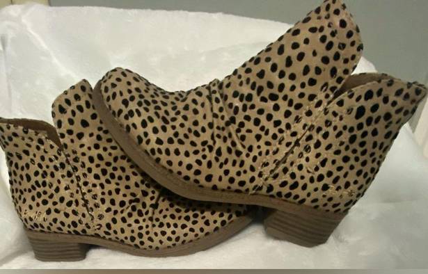 blowfish  Vegan Ankle Boots. Women’s size 6.5 Leopard pattern. Pre loved