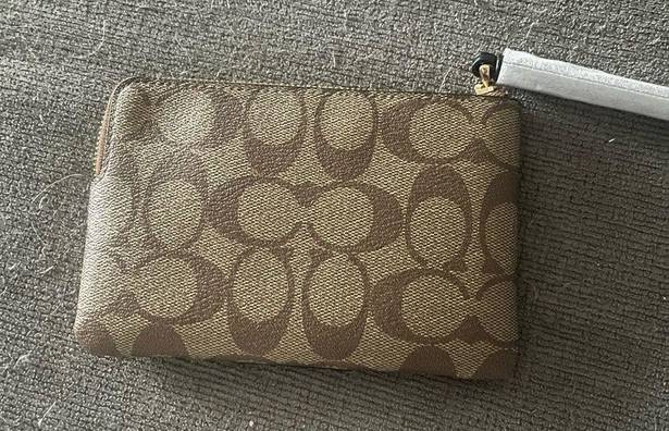 Coach  Wristlet