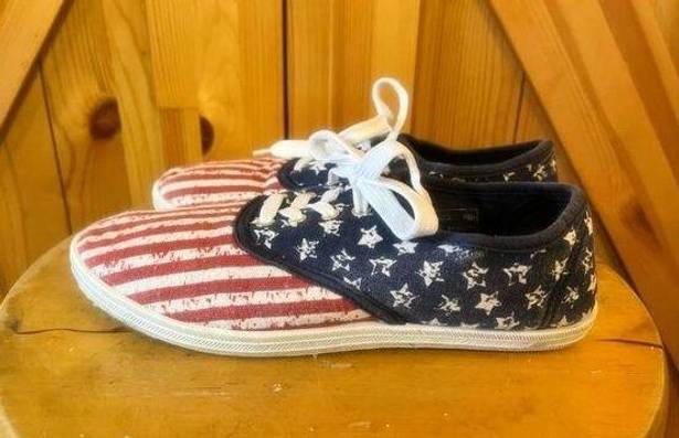 Capelli New York  Size 6 American Flag Patriotic Casual Sneakers Shoes