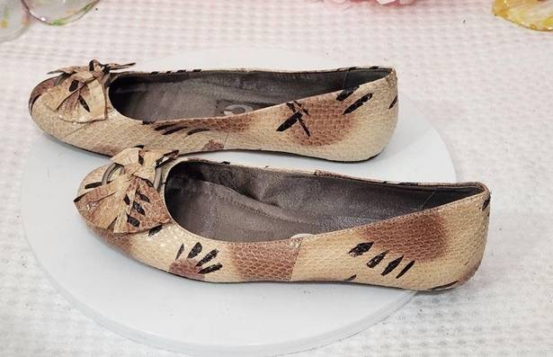 DKNY  Bianca Snake Embossed Buckle Ribbon Round Toes Flats Size 7.5