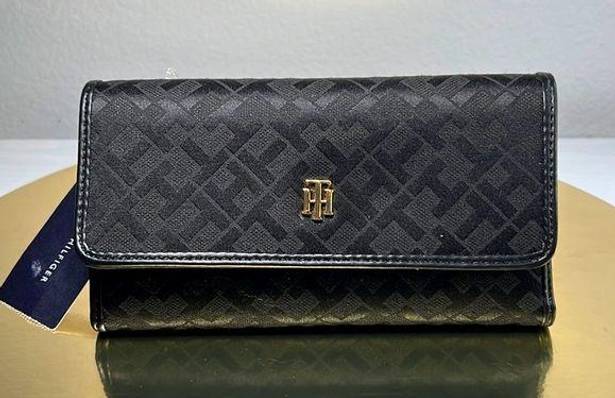 Tommy Hilfiger  Black Wallet Zip Around Wallet / Flap Wallet New