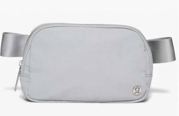 Lululemon  everywhere silver belt bag✨