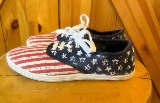 Capelli New York Women's  Size 6 American Flag Patriotic Casual Sneakers Shoes