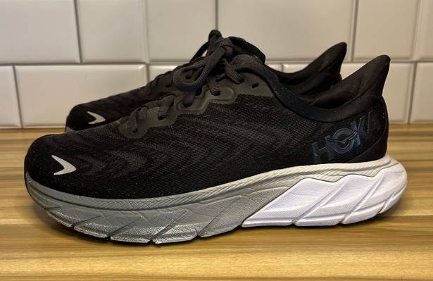 Hoka Women’s  One Black White Arahi 6 Running Active Sneakers Shoes Size 7 B