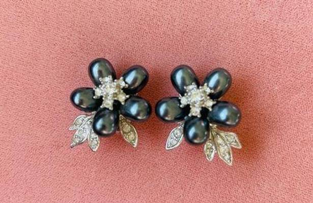 In Bloom Vintage NOLAN MILLER " Pearls  " Clip On earrings signed