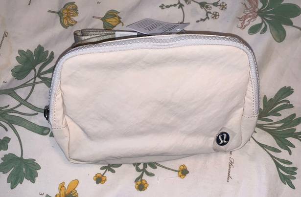 Lululemon Everywhere Belt Bag 1L Wordmark White Opal