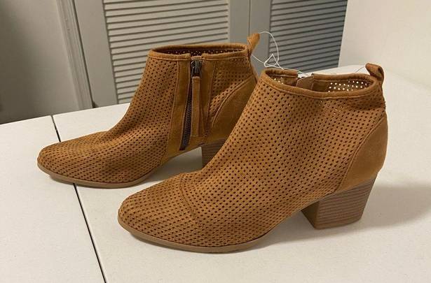 Qupid NWT |  women’s tan mesh boots — size 8