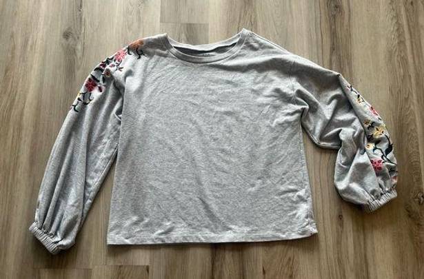 a.n.a  L Gray Floral Embroidered Shoulders Crew Neck Sweater