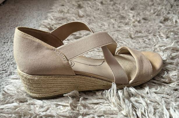 Life Stride Beige Wedges