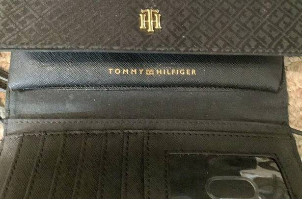 Tommy Hilfiger Women's  Black Color Crossbody Wallet Purse Preowned