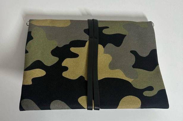 Stella & Dot  Bellamy Camo Green Clutch