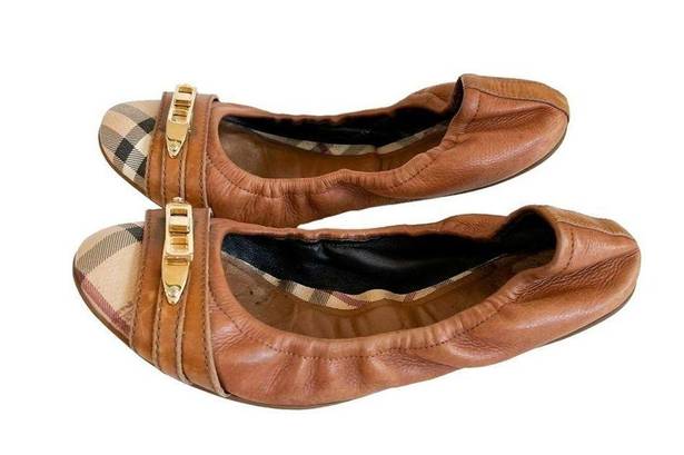 Burberry Authentic Women’s  flats size 37 is size 5/6