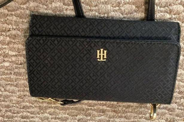 Tommy Hilfiger Women's  Black Color Crossbody Wallet Purse Preowned