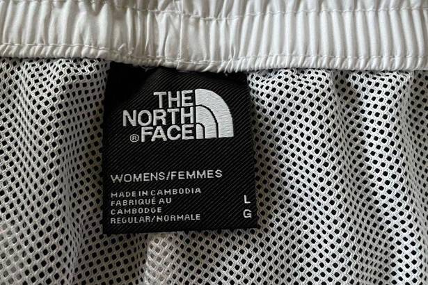 The North Face BLACK AND WHITE HYDRENALINE SHORT WOMEN’S LARGE