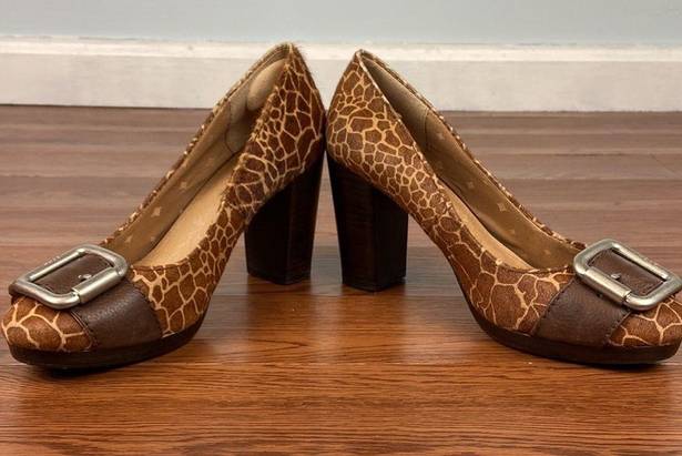 Fossil  Maddox Pump Giraffe Pattern and Stacked Heel Size 9