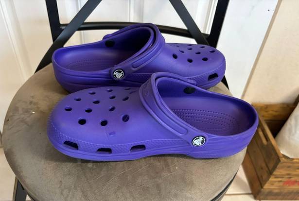 Crocs M8,W10  Purple Classic Clogs