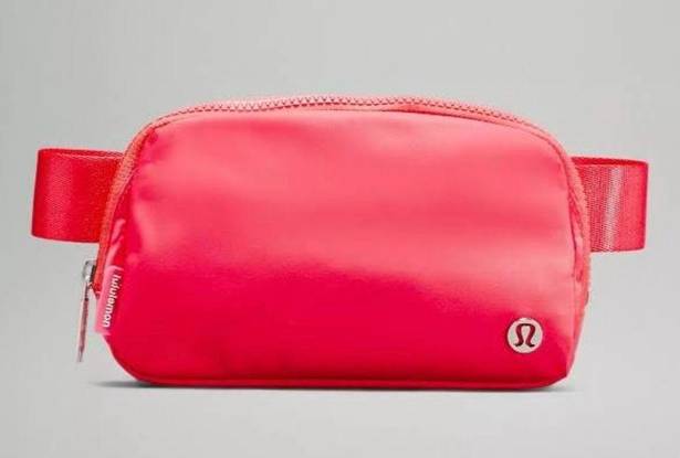 Lululemon Everywhere Belt Bag