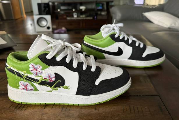 Nike Jordan Low Floral Vines