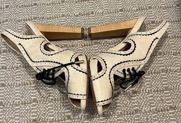 L.A.M.B. Gwen Stefani Cream & Black “Hoshi” Heels | Size 6.5