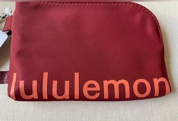 Lululemon clippable card pouch