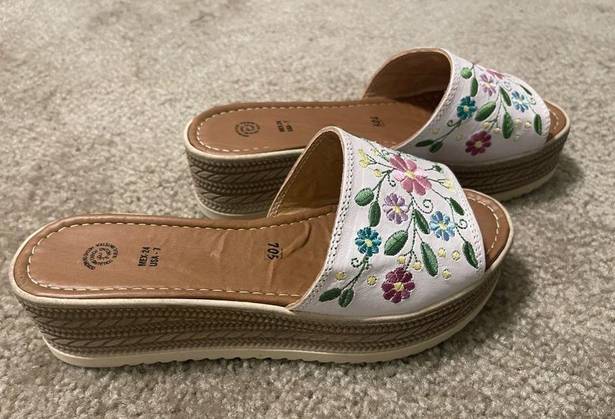 Women’s Mexican Colorful Floral Leather Slip