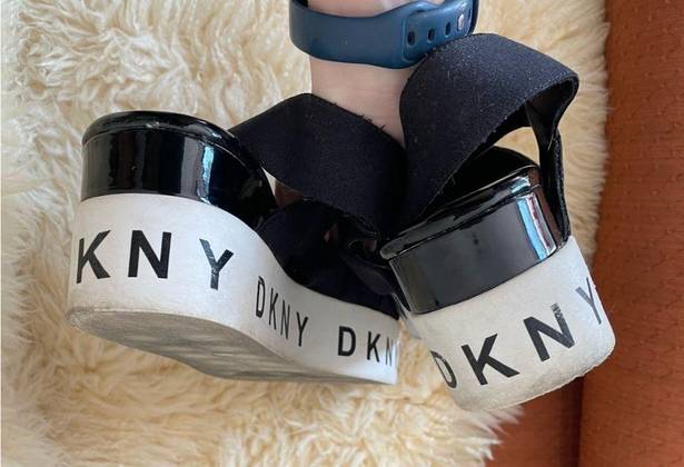 DKNY  Clare Open Toe wide strap chunky Platform Sandals Women's Size 9.5