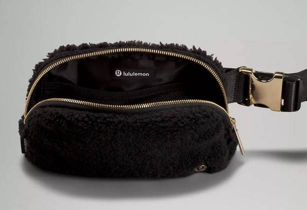 Lululemon Everywhere Fleece Belt Bag